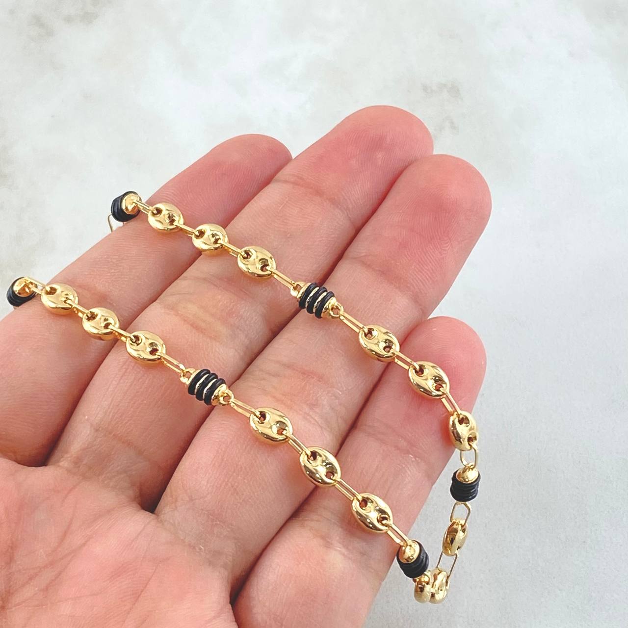 Cadena Gc Barril Cauchos Negros 9.75gr / 23 1/2 in / 4.5mm Oro Amarillo 18K