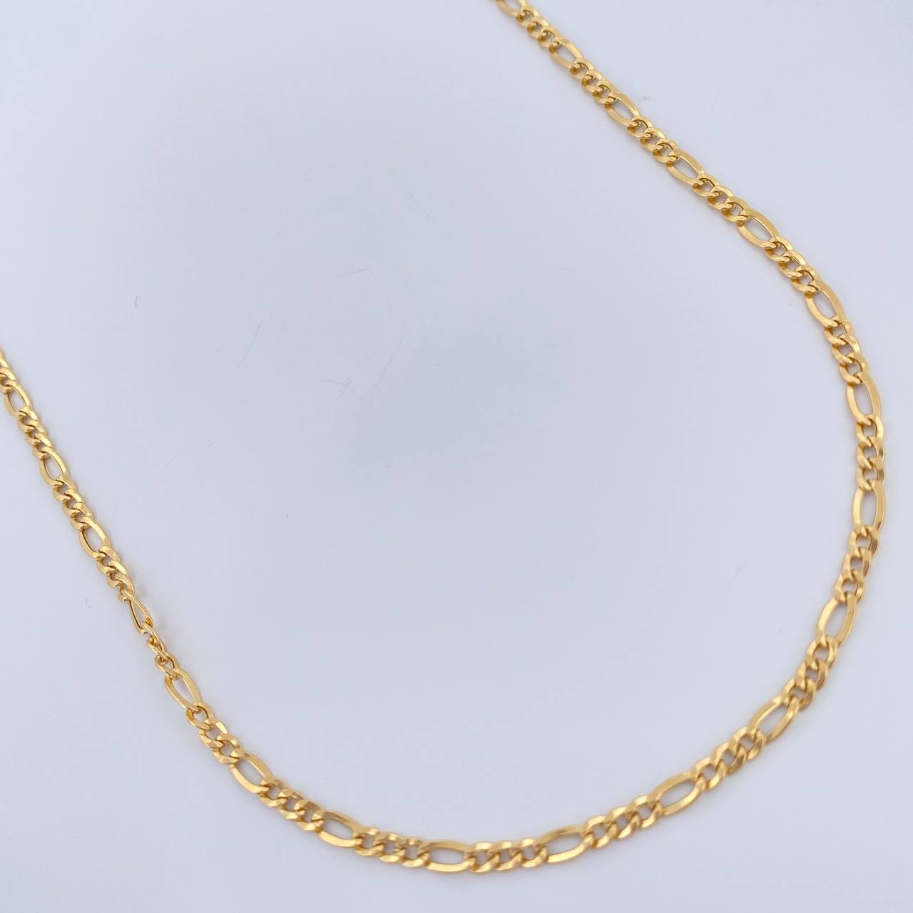 Cadena Figaro 2.9gr / 23 1/2 in / 2.5mm Oro Amarillo +1 18K %