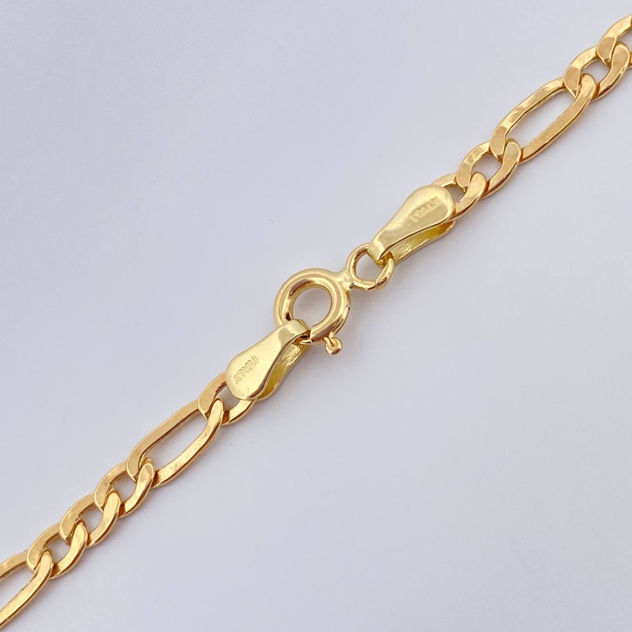 Cadena Figaro 4.7gr / 24 in / 3.3mm Oro Amarillo +1 18K %