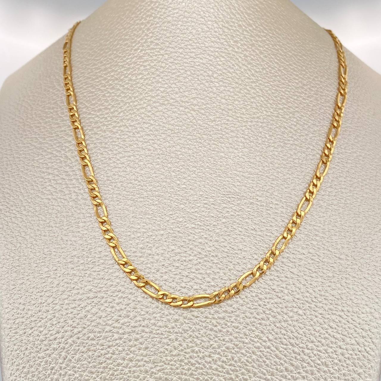 Cadena Figaro 4.7gr / 24 in / 3.26mm Oro Amarillo +1 18K &