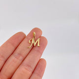 Dije Letra Cursiva M 1.4g / 3/4 in Oro Amarillo 18K