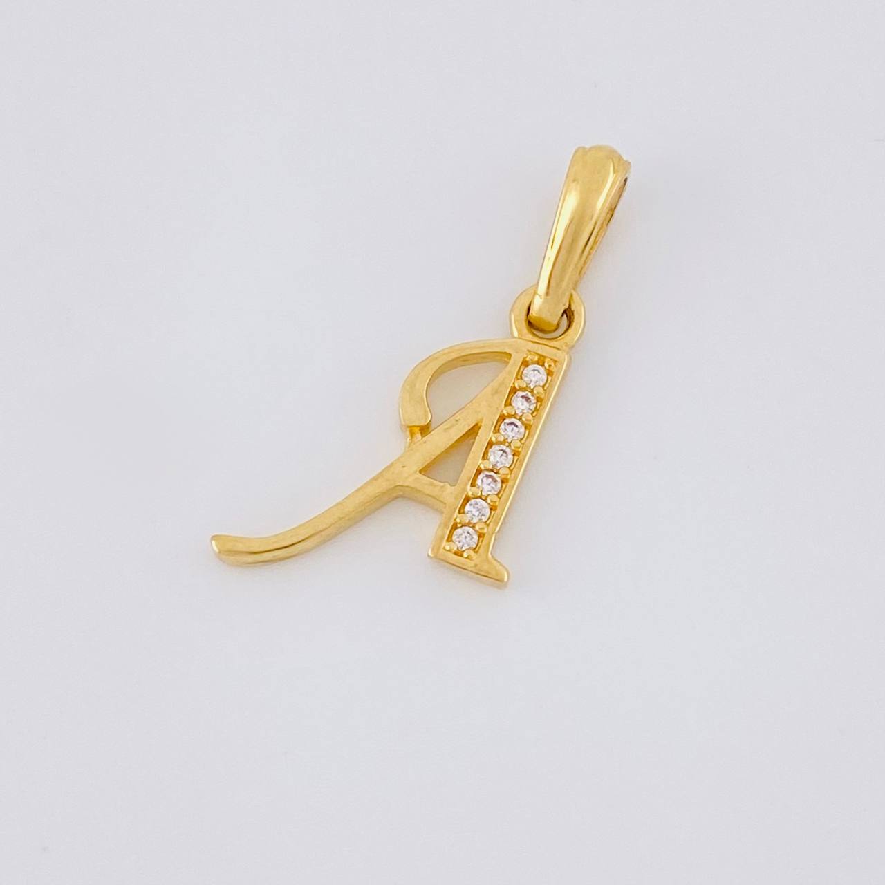Pendant Italic Letter at 1g / 1 in 18K Yellow Gold