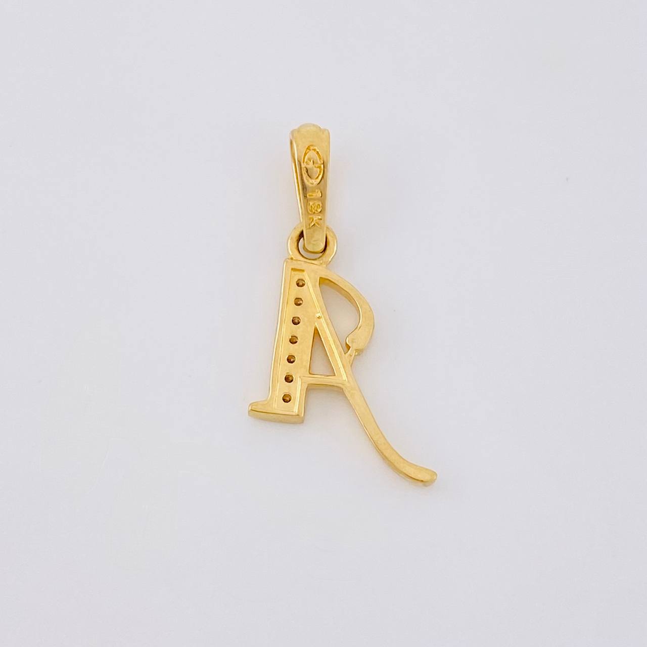 Pendant Italic Letter at 1g / 1 in 18K Yellow Gold