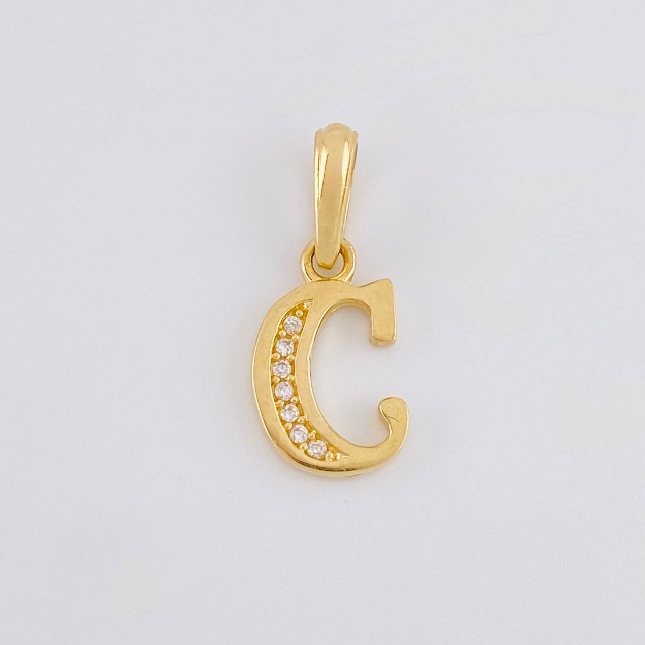 Pendant Italic Letter C 1.05g / 3/4 in 18K Yellow Gold