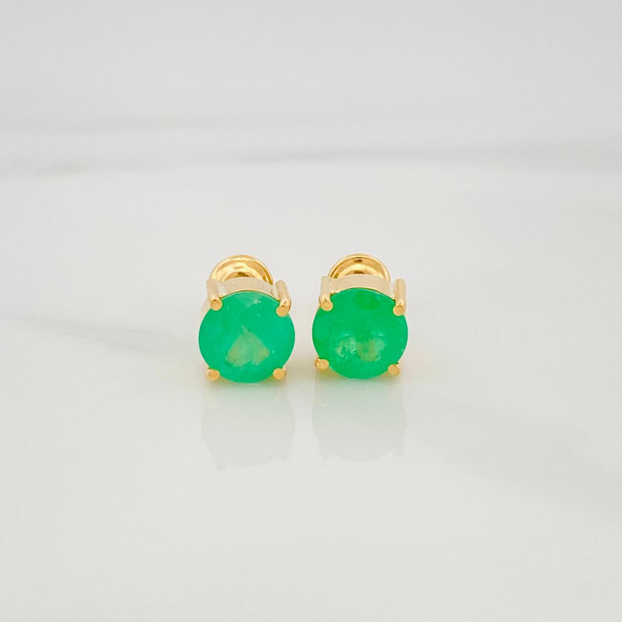 Topos Cuatro Garras Esmeraldas 2.20Qts 1.9 g / in / 6.65 mm Oro Amarillo 18K