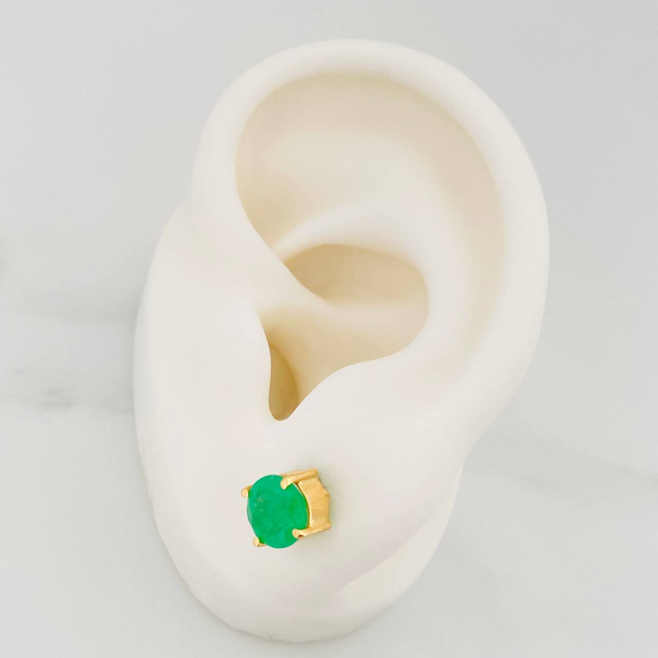 Topos Cuatro Garras Esmeraldas 2.20Qts 1.9 g / in / 6.65 mm Oro Amarillo 18K