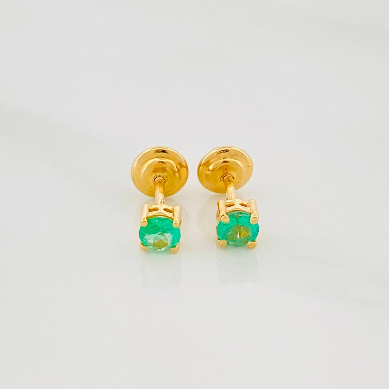 Topos Cuatro Garras Esmeralda 21Pts 0.7 g / in / 0.6 mm Oro Amarillo 18K