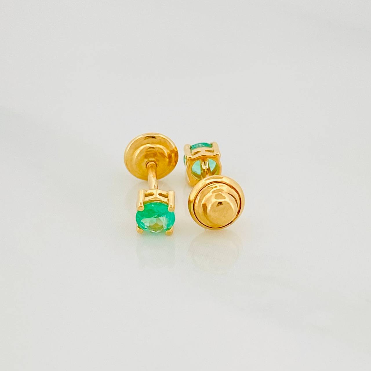 Topos Cuatro Garras Esmeralda 21Pts 0.7 g / in / 0.6 mm Oro Amarillo 18K