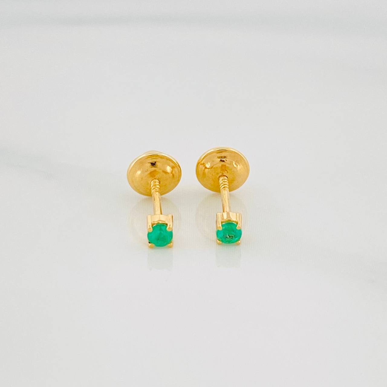 Stud Earrings Four Prongs Emeralds 09Pts 0.55 g / in / 2.2 mm Yellow Gold 18K