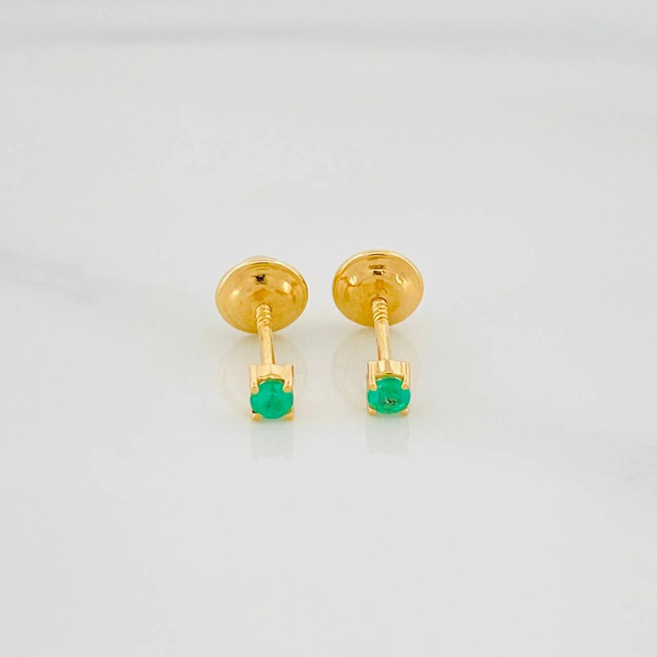 Topos Punto Esmeralda 0.7Pts 0.55 g / in / 1.8 mm Oro Amarillo 18K