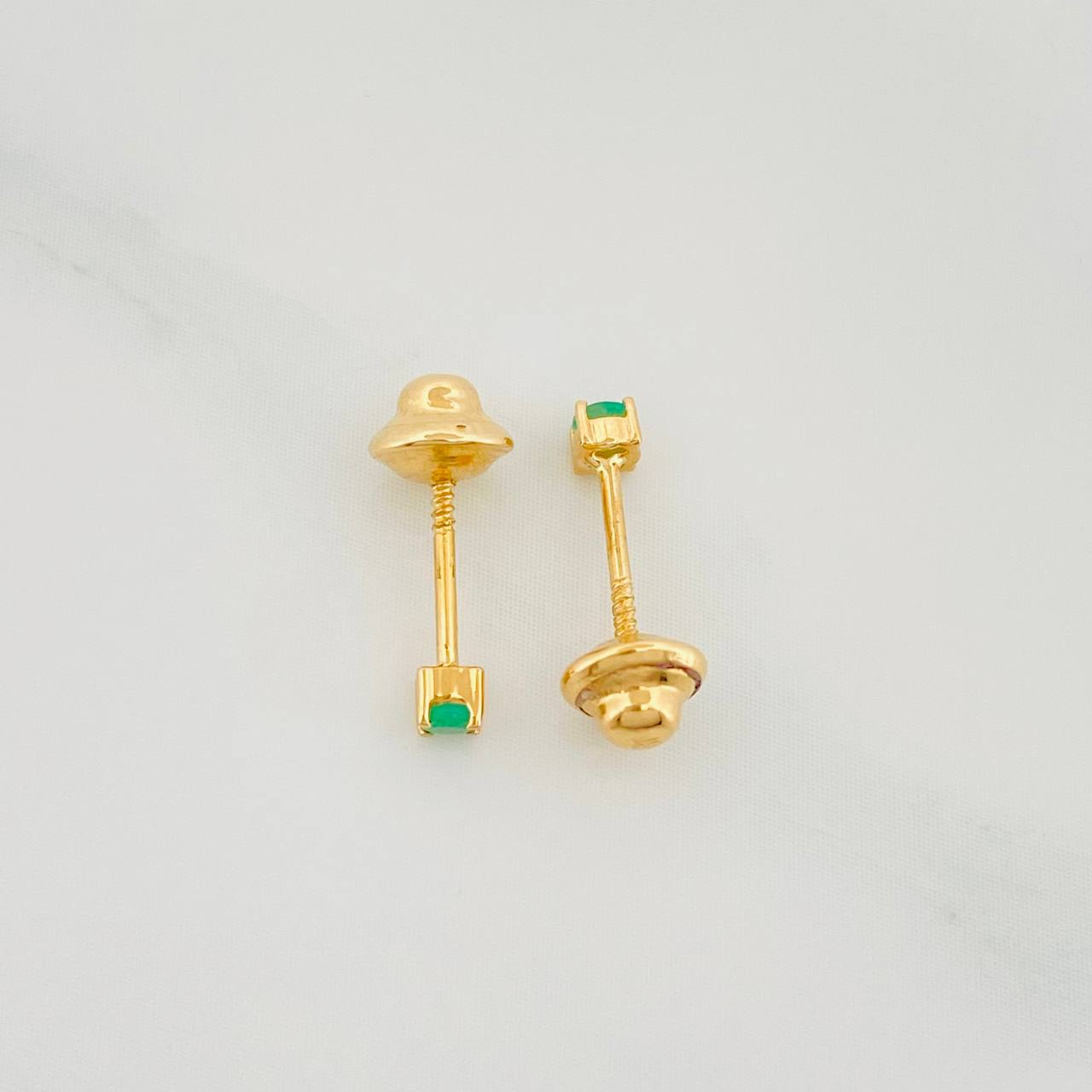 Stud Earrings Four Prongs Emeralds 09Pts 0.55 g / in / 2.2 mm Yellow Gold 18K