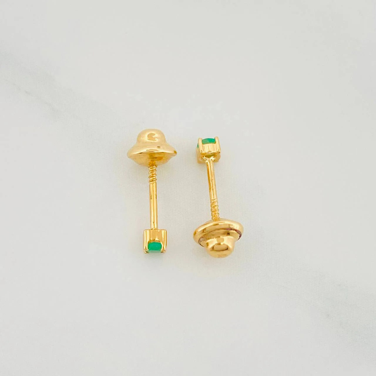 Topos Punto Esmeralda 0.7Pts 0.55 g / in / 1.8 mm Oro Amarillo 18K