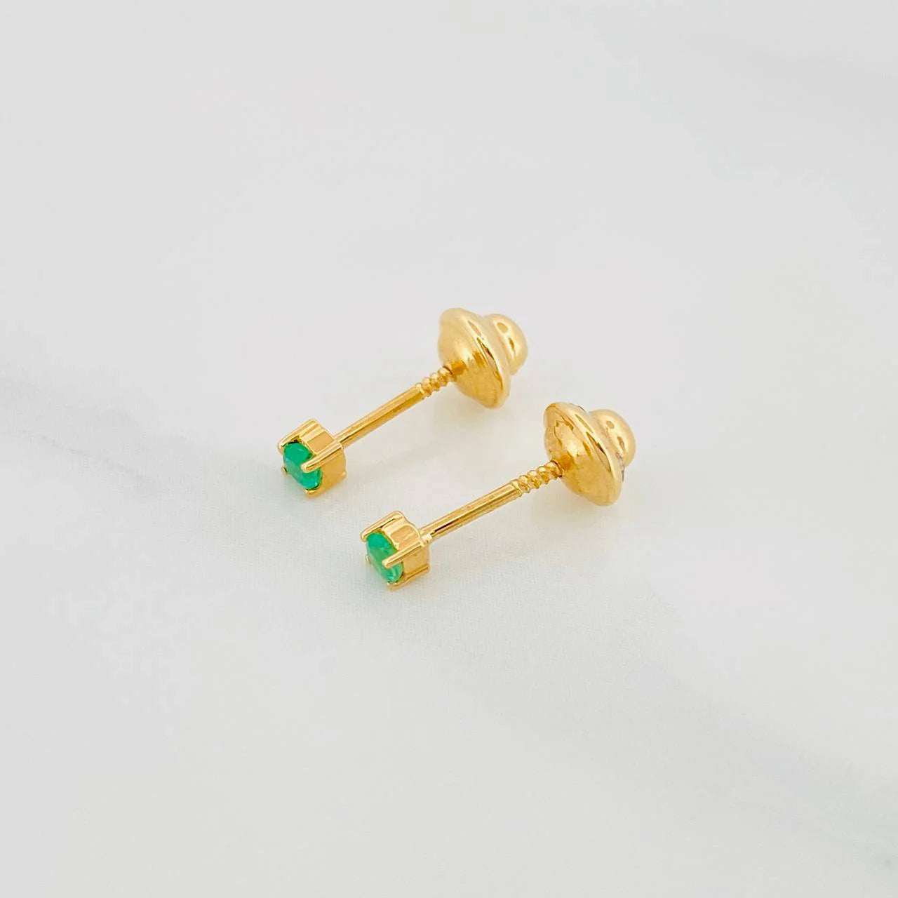 Topos Punto Esmeralda 0.7Pts 0.55 g / in / 1.8 mm Oro Amarillo 18K