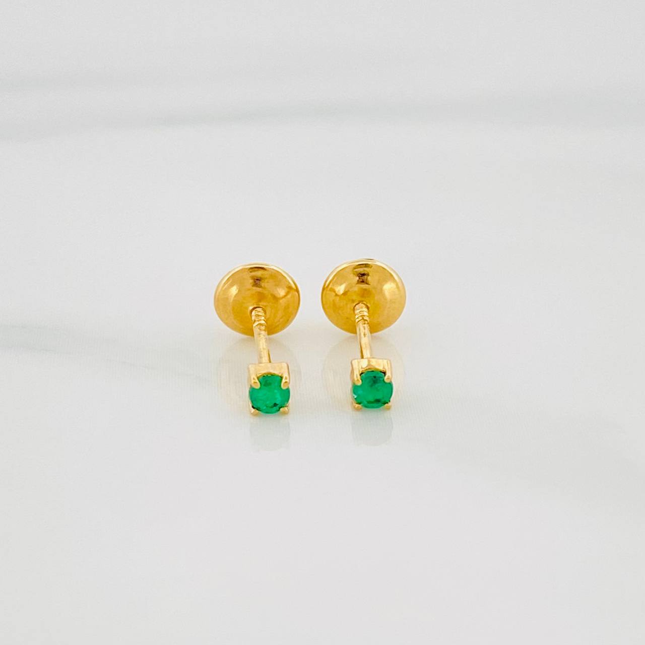 Stud Earrings Four Prongs Emeralds 09Pts 0.5 g / in / 2.2 mm Yellow Gold 18K