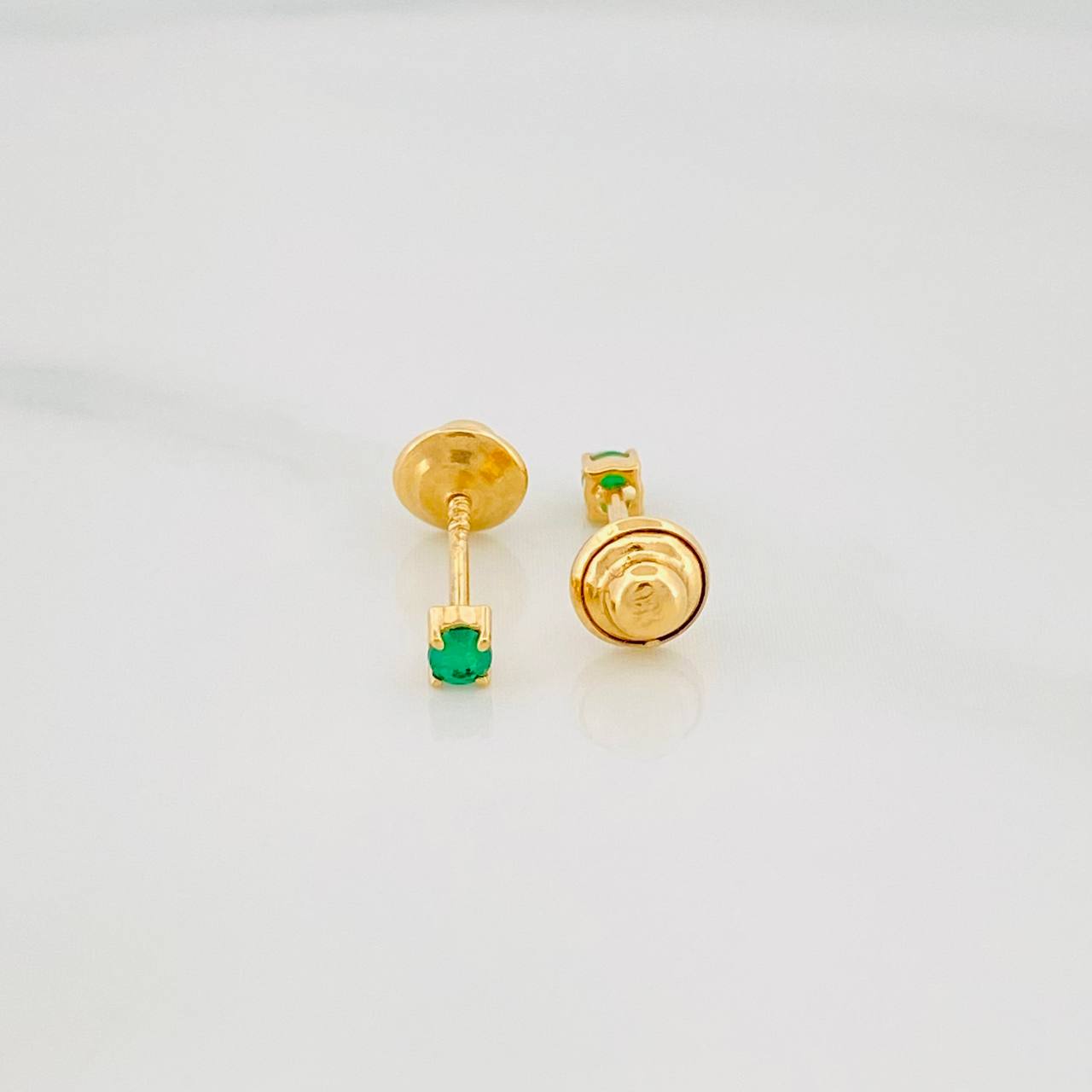 Stud Earrings Four Prongs Emeralds 09Pts 0.5 g / in / 2.2 mm Yellow Gold 18K