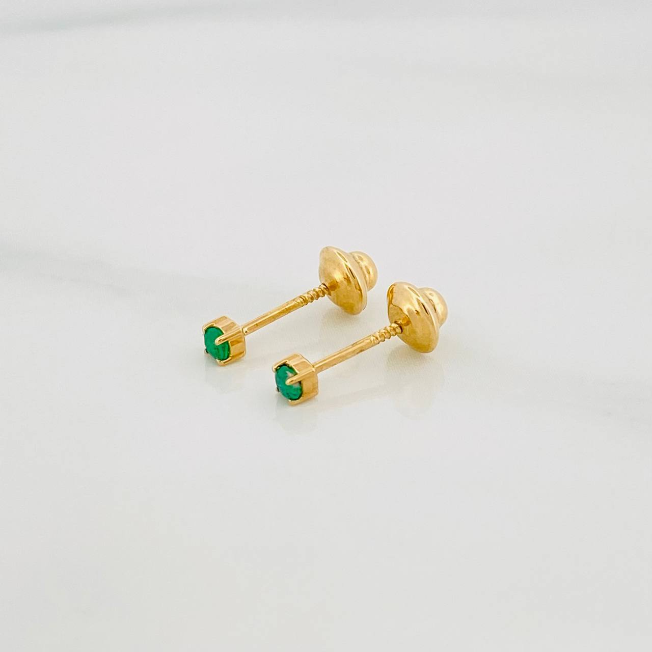 Stud Earrings Four Prongs Emeralds 09Pts 0.5 g / in / 2.2 mm Yellow Gold 18K