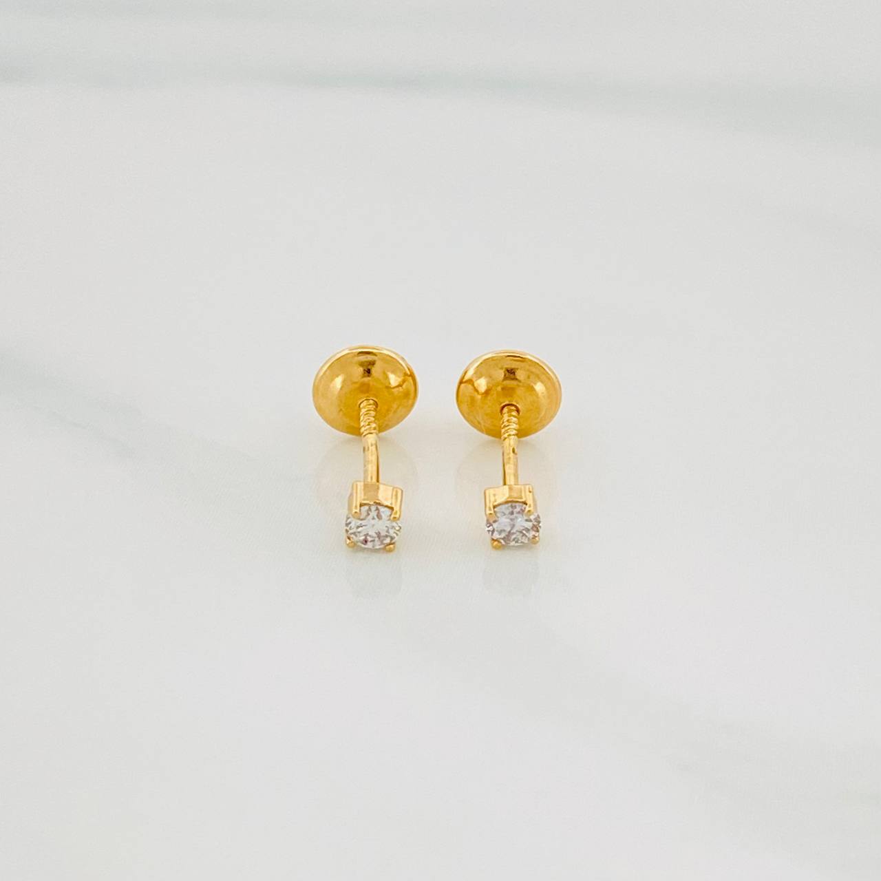 Topos Cuatro Garras Diamantes 10Pts 0.55 g / in / 2.33 mm Oro Amarillo 18K
