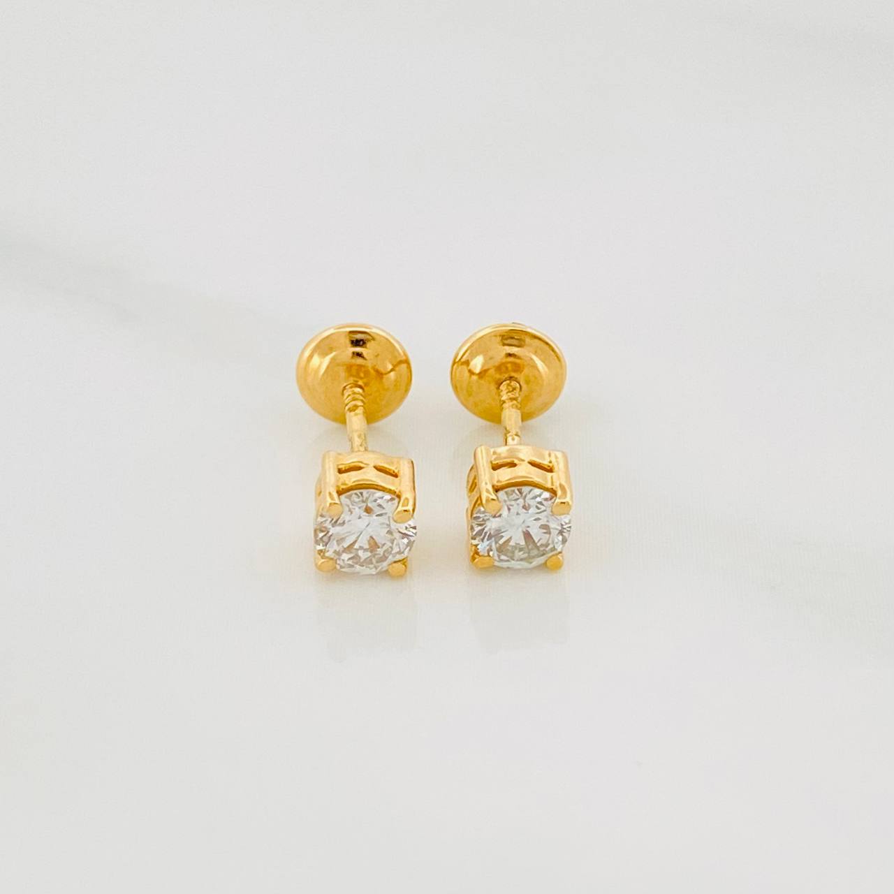 Topos Cuatro Garras Diamantes 52Pts 0.95 g / in / 3.95 mm Oro Amarillo 18K