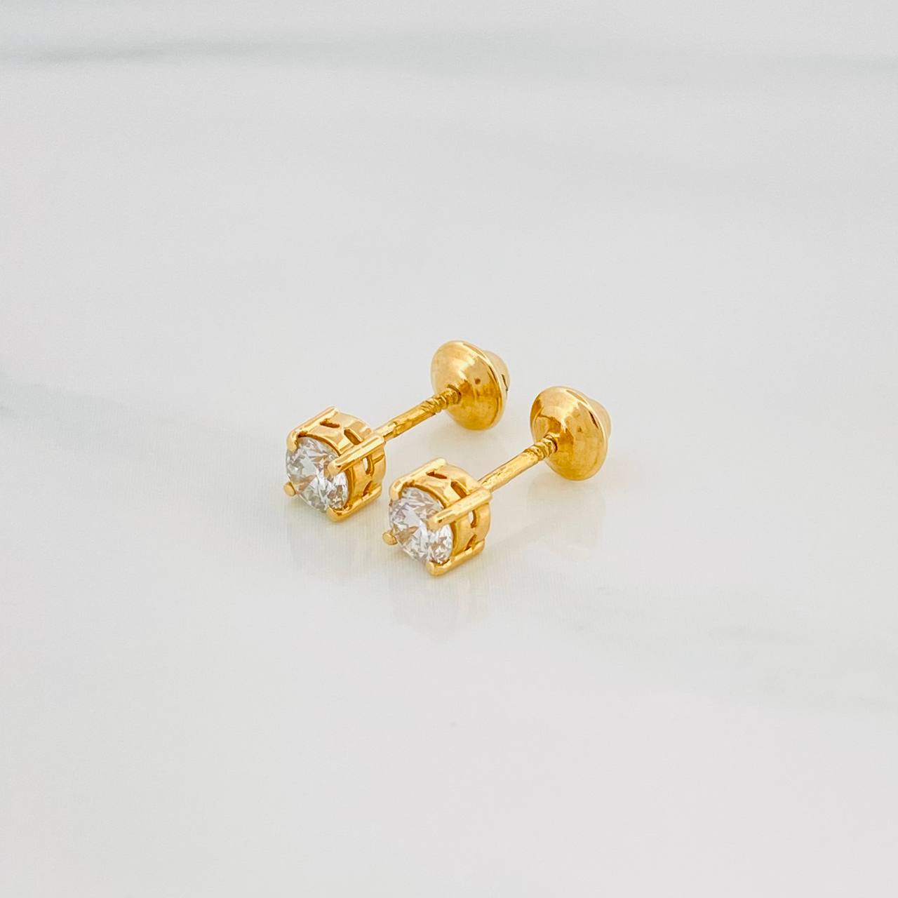 Topos Cuatro Garras Diamantes 52Pts 0.95 g / in / 3.95 mm Oro Amarillo 18K