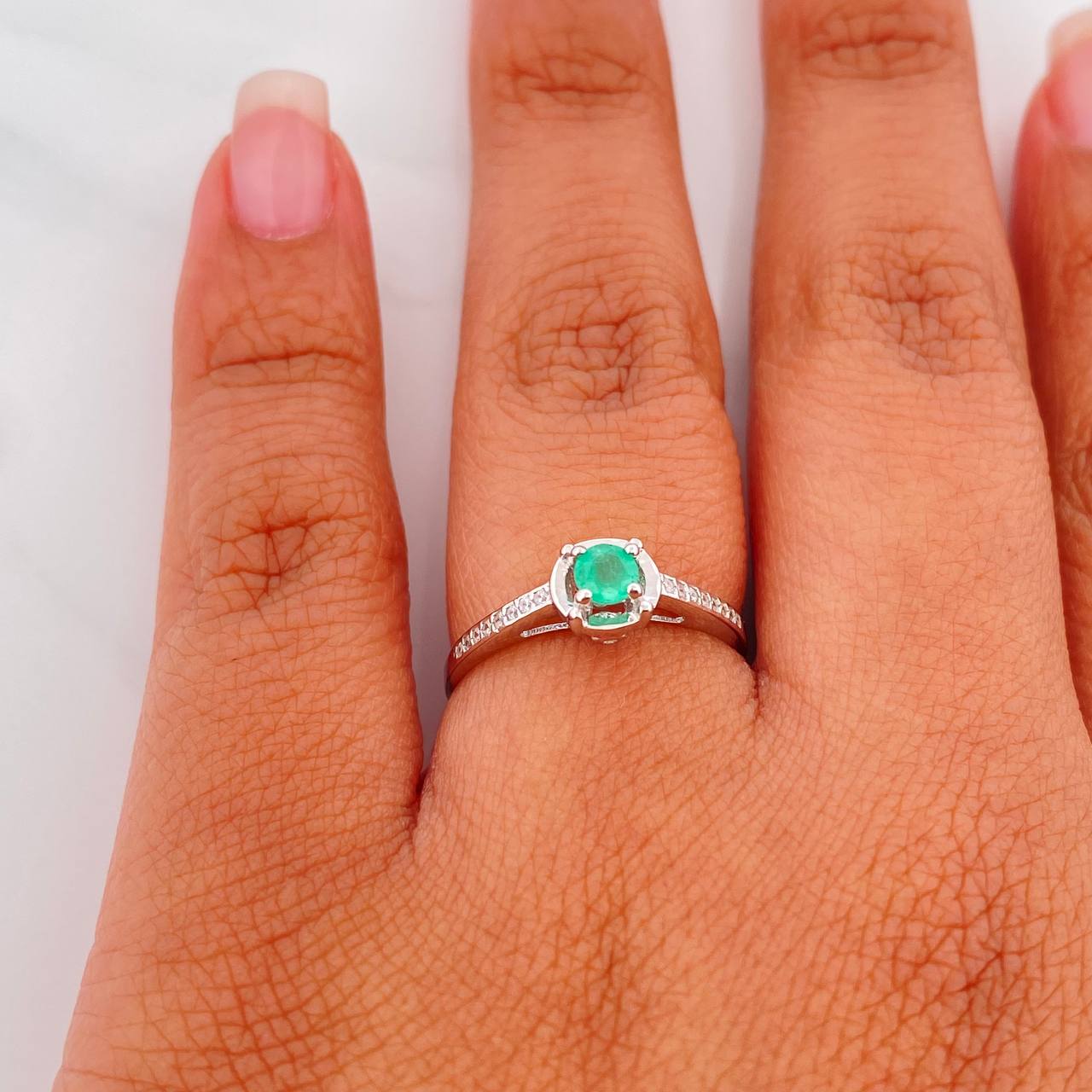 Anillo Halo Esmeralda 22Pts 1.35 g / T6 1/2 Plata 925