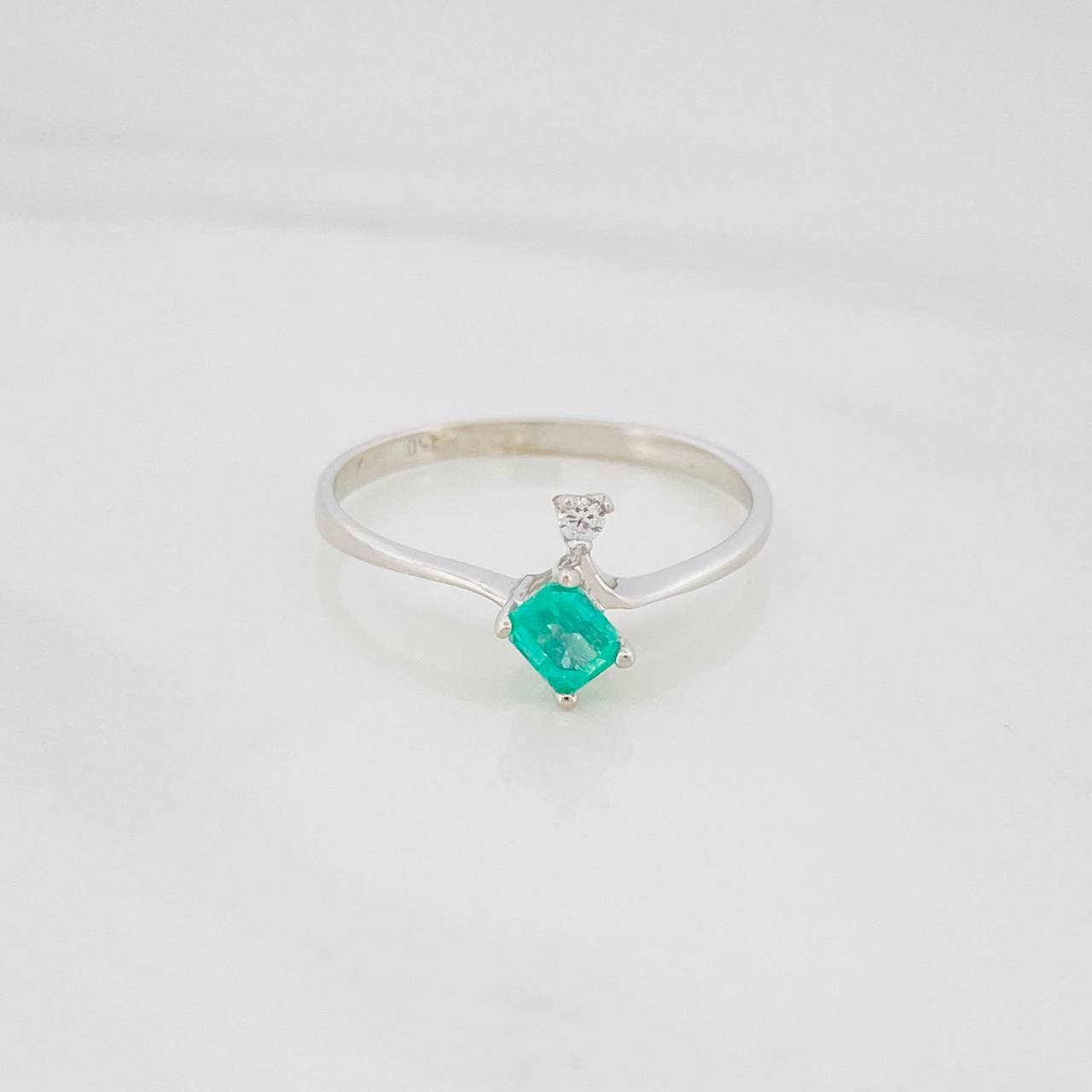 Anillo Rombo Esmeralda 15 Pts 1 g / T6 1/2 Plata 925