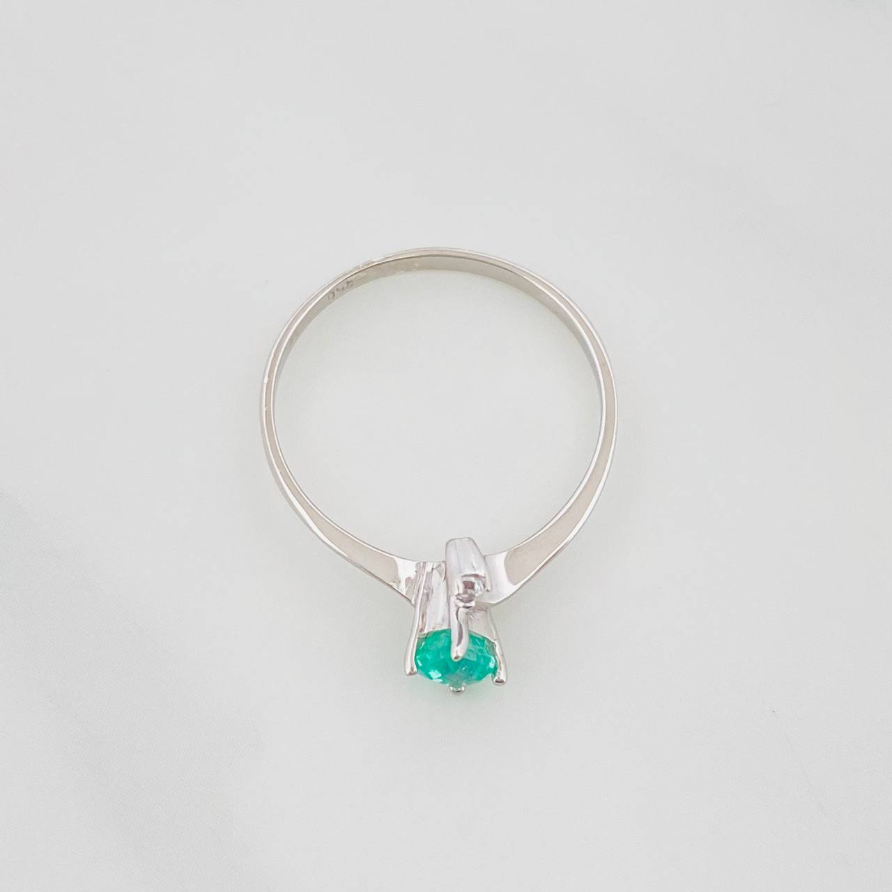 Emerald Rhombus Ring 22 Pts 1 g / T6 1/2 Silver 925