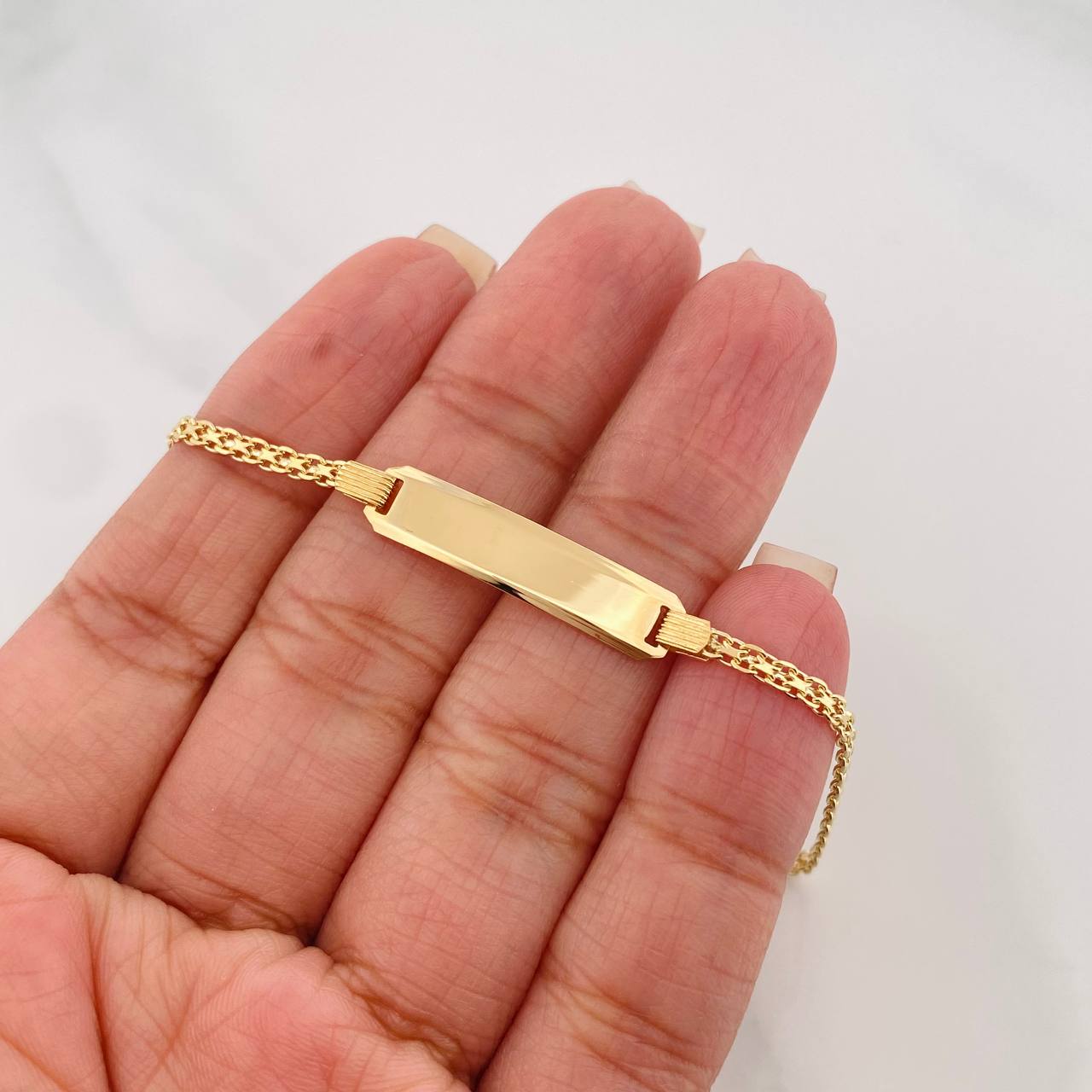 Pulso Chino Placa Rectangular 3.3 g / 6 3/4 in / 2 mm Oro Amarillo 18K