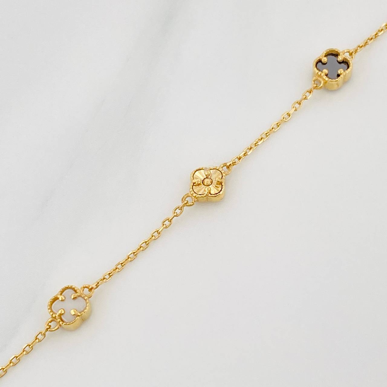 Pulso Aro Seguido Trebol 3.15 g / 8 1/4 in / 0.6 mm Oro Amarillo 18K