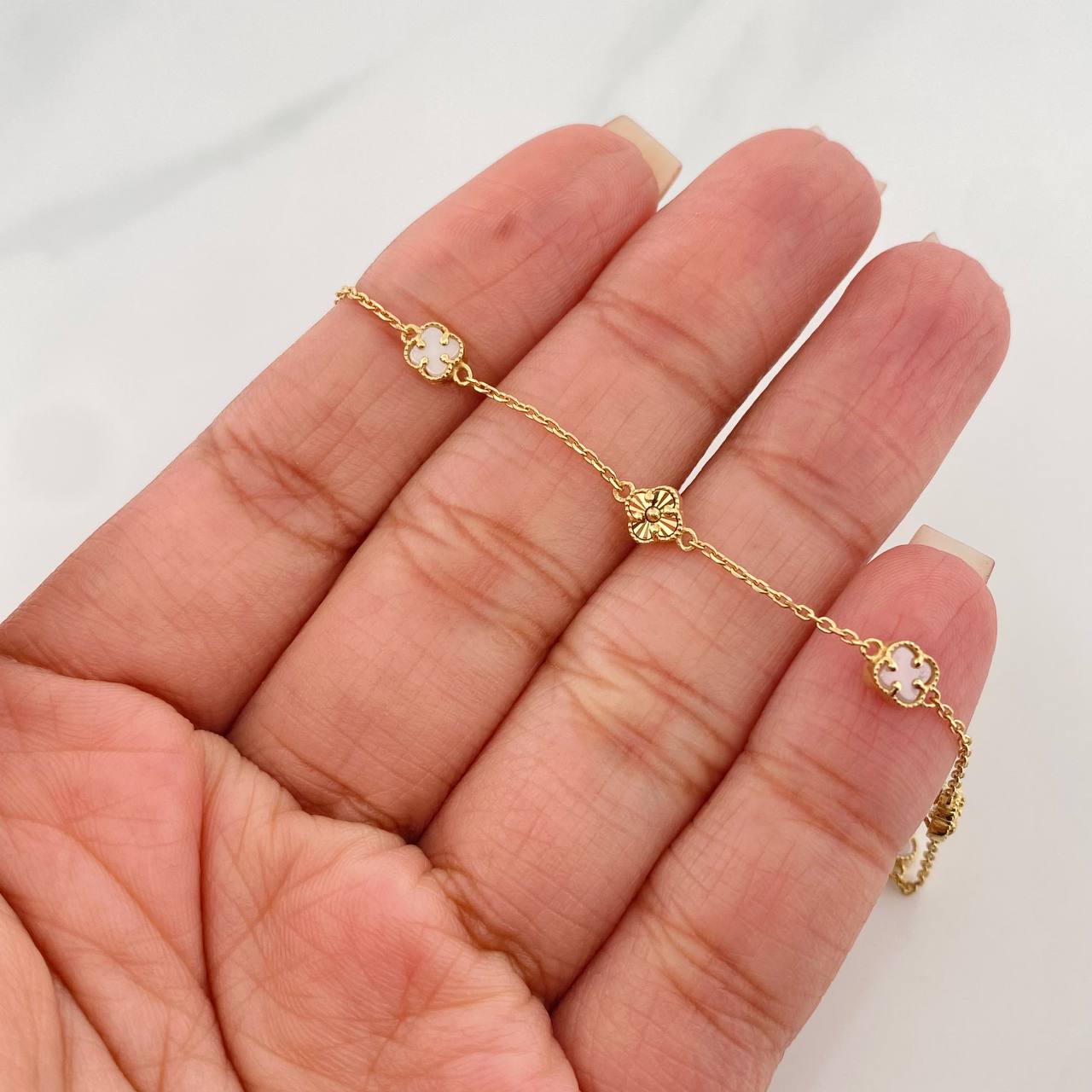 Pulso Aro Seguido Trebol 3.15 g / 8 1/4 in / 0.6 mm Oro Amarillo 18K