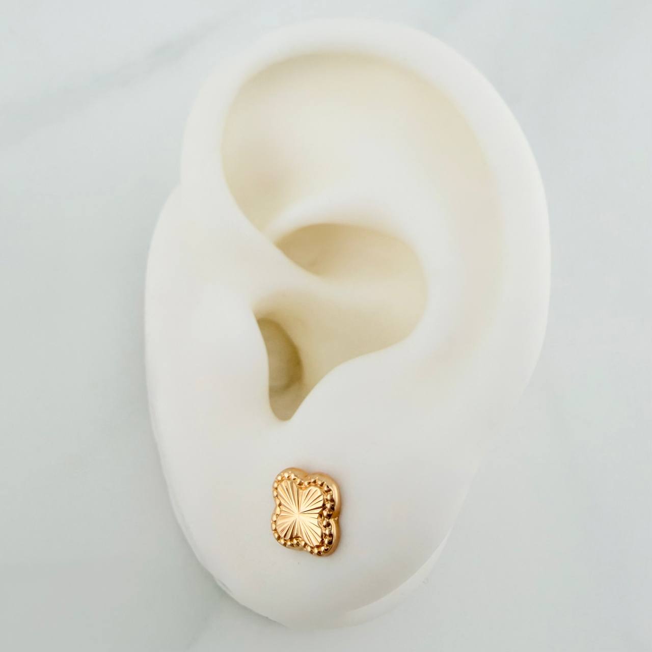 Topos Trebol 0.9gr / 4mm Oro Amarillo 18K &