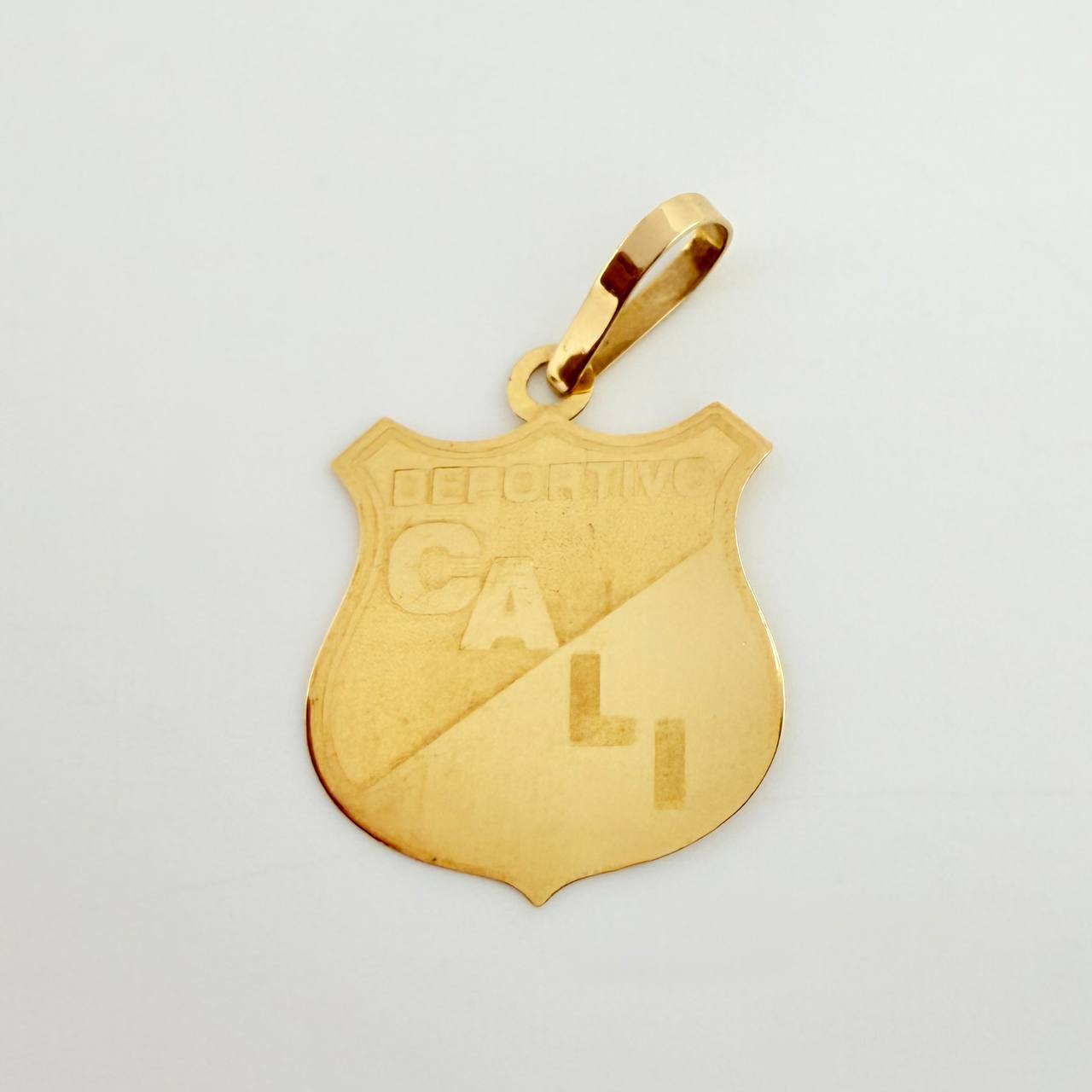 Dije Escudo Deportivo Cali 1.2gr / 3/4 in / Oro Amarillo 18K ©