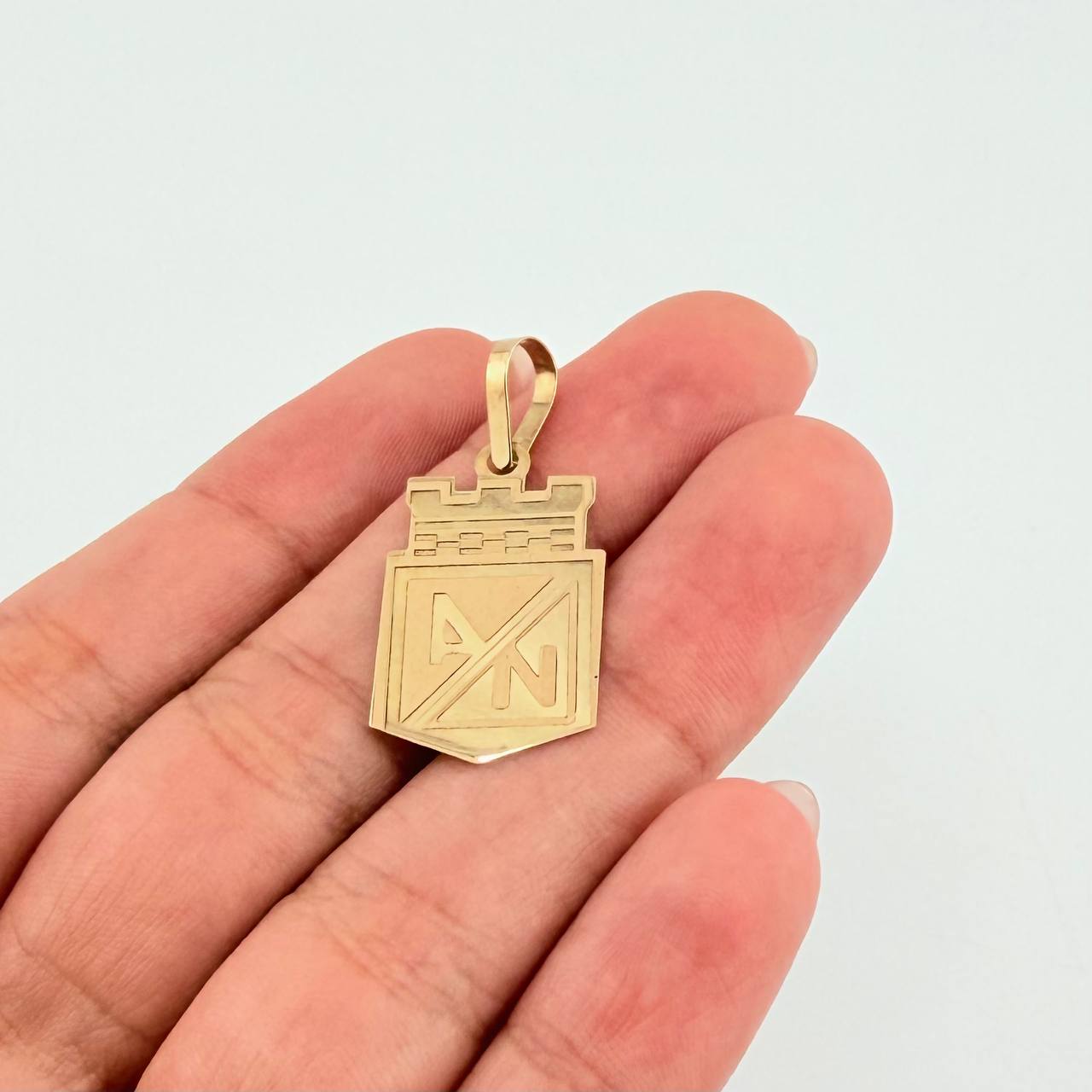 Dije Atletico Nacional 1.1gr / 1 1/4 in / Oro Amarillo 18K
