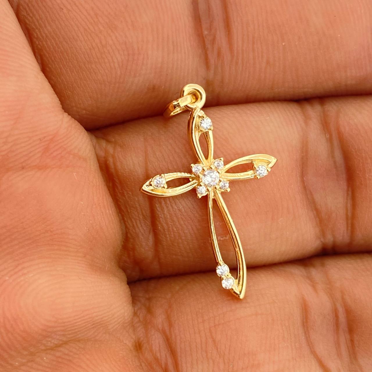 Dije Cruz Isometrica 1.5gr / 1 1/4 in / Oro Amarillo 18K %