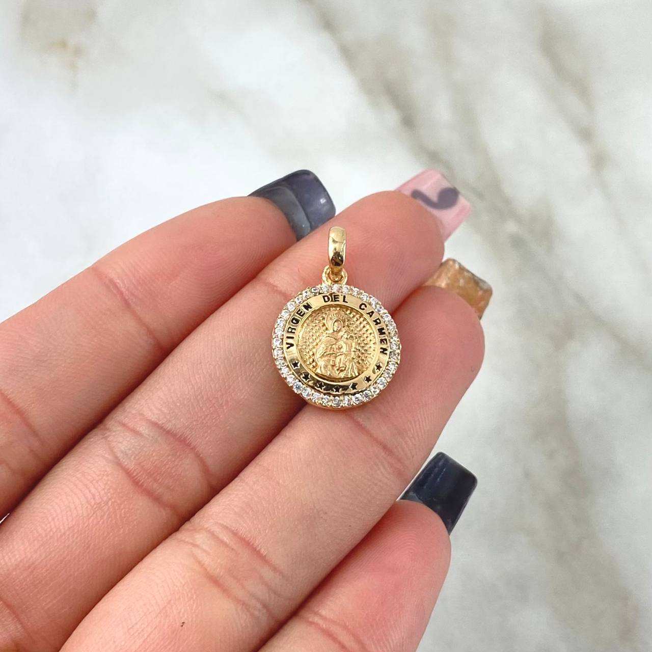 Dije Virgen Del Carmen 2.25gr / 2cm / Circones Blancos Oro Amarillo 18K