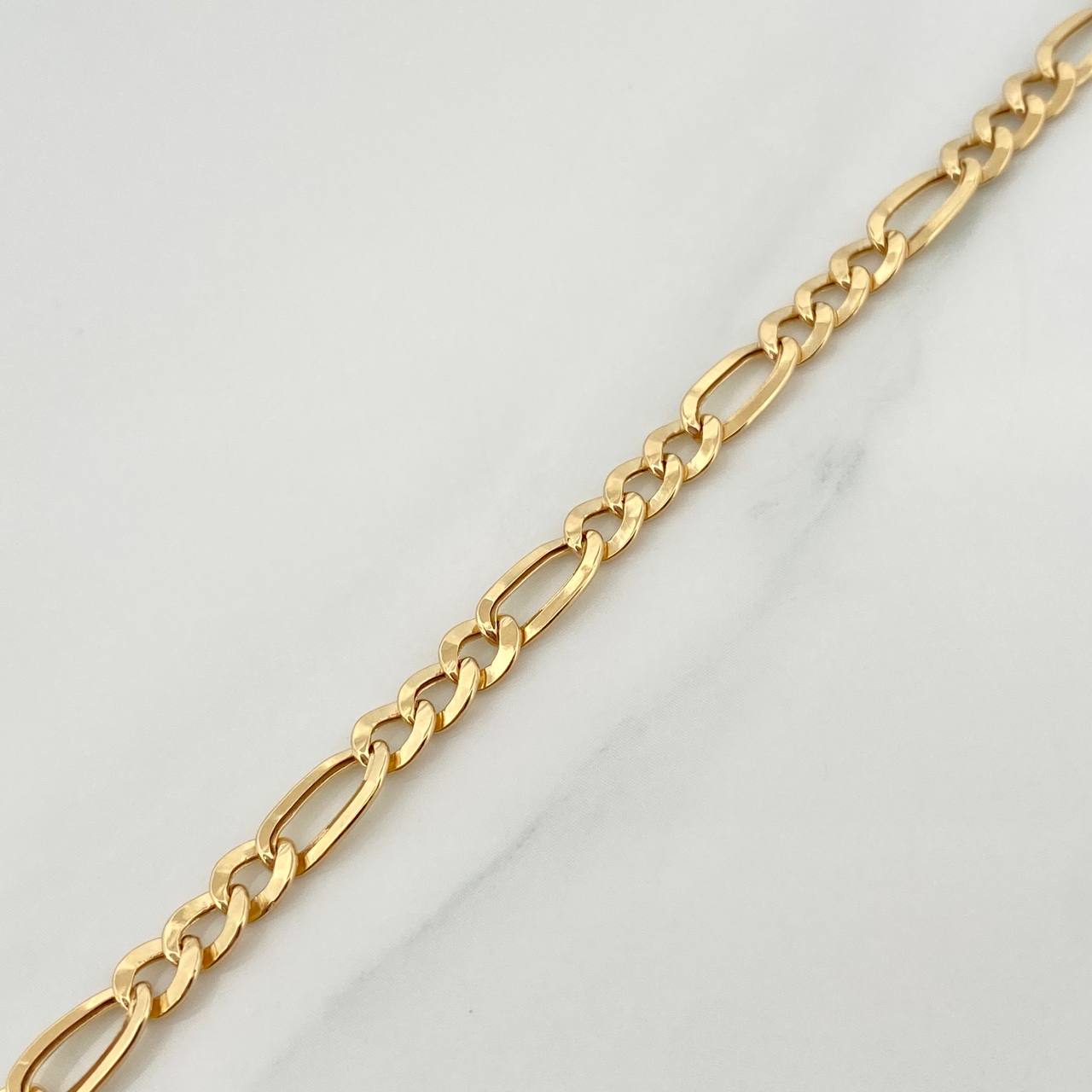 Pulso Figaro 2.6gr / 7 3/4 in / 3mm Oro Amarillo +1 18K %