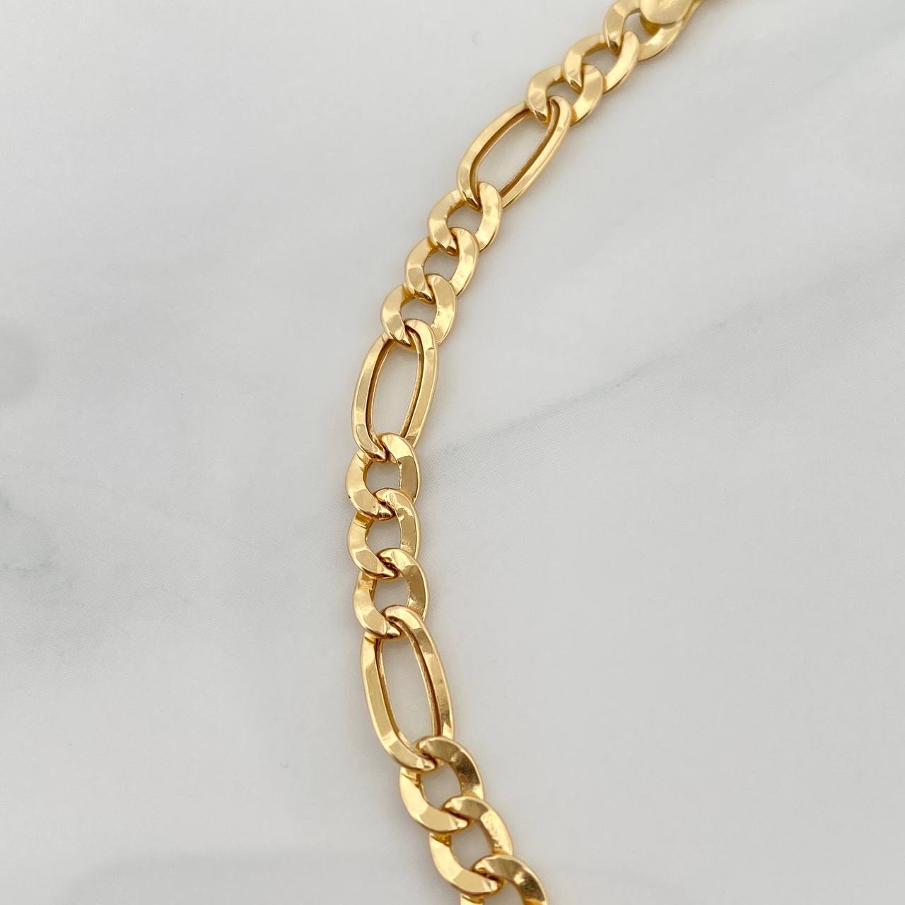 Pulso Figaro 2.6gr / 7 3/4 in / 3mm Oro Amarillo +1 18K %