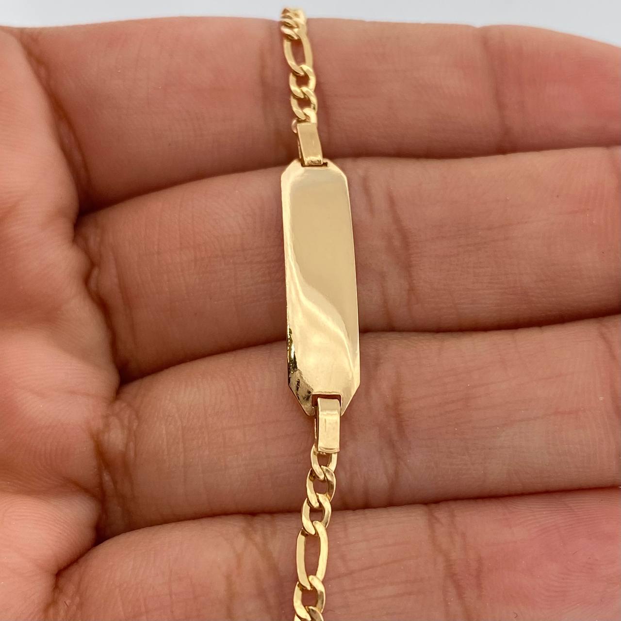 Pulso Placa Figaro 2.05gr / 6 in / 1.8mm Oro Amarillo +1 18K %