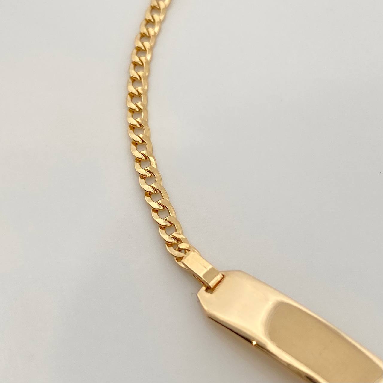 Pulso Bebé Placa Cubana 2.05gr / 5 3/4 in / 1.2mm Oro Amarillo +1 18K %