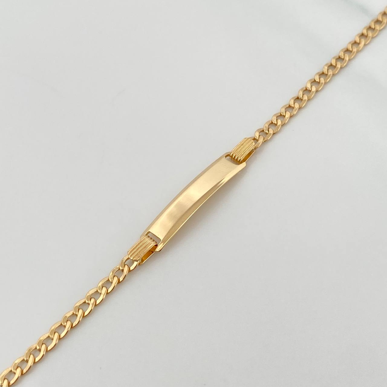 Pulso Placa Cubana 1.8gr / 6 1/4 in / 1mm Oro Amarillo +1 18K %