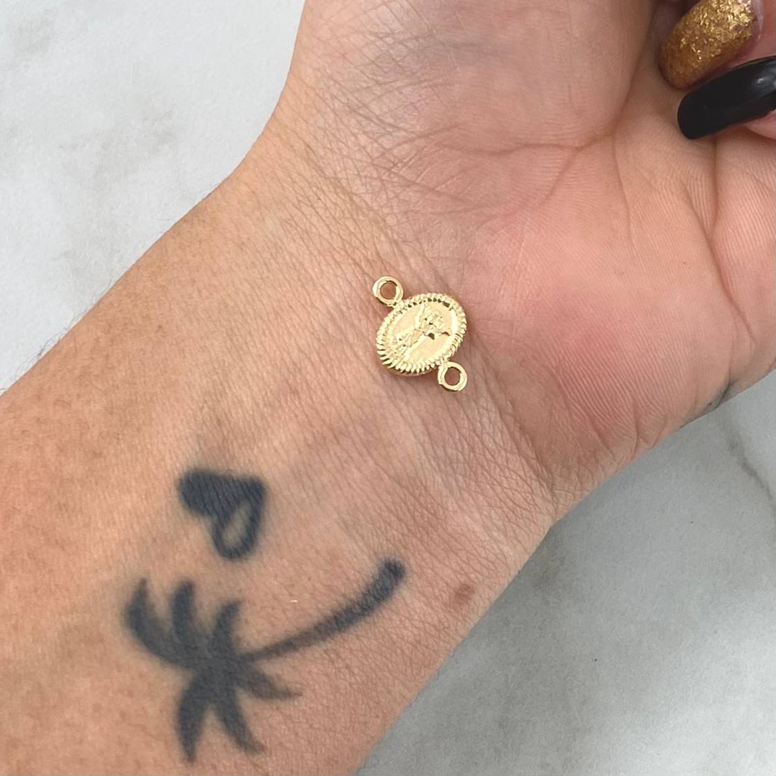 Charm Divino Niño 0.45gr / 1.5cm / Yellow Gold 18K Bordered Oval