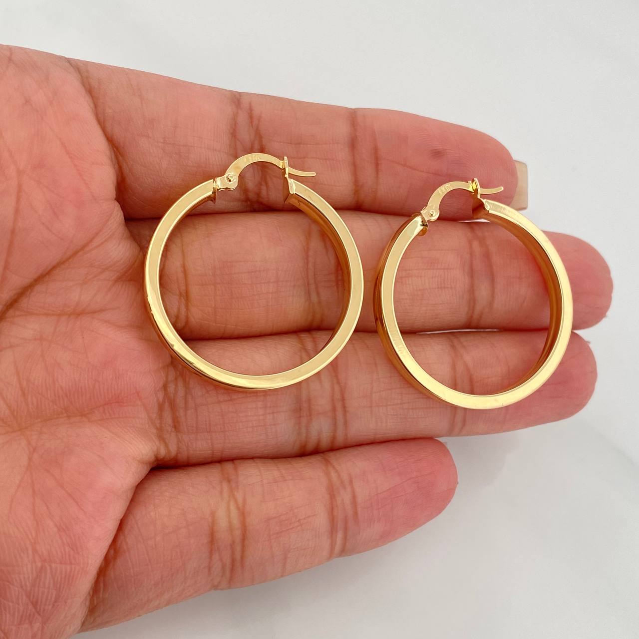 Hoop Earrings Winter 3.6 g / 1 1/4 in Yellow Gold 18K