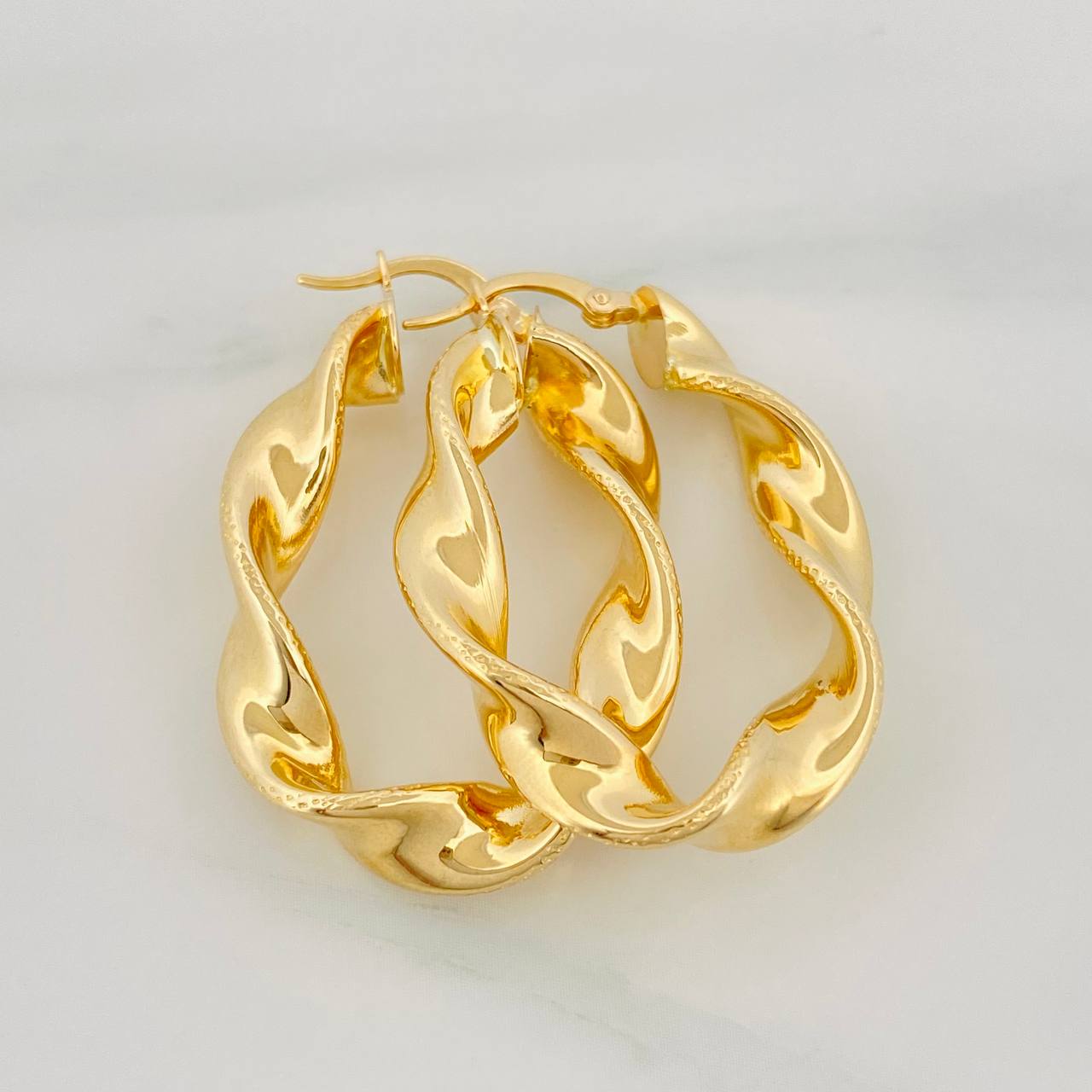 Candongas Demi 5.85 g / 1 1/2 in Oro Amarillo 18K