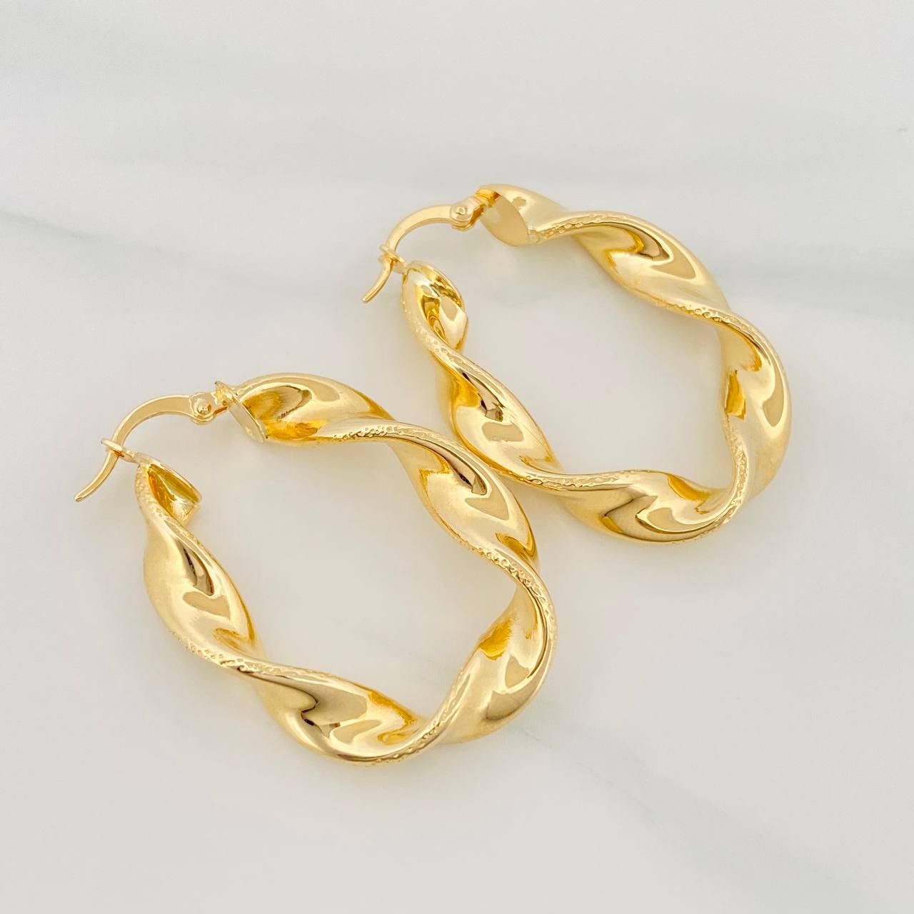 Candongas Demi 5.85 g / 1 1/2 in Oro Amarillo 18K