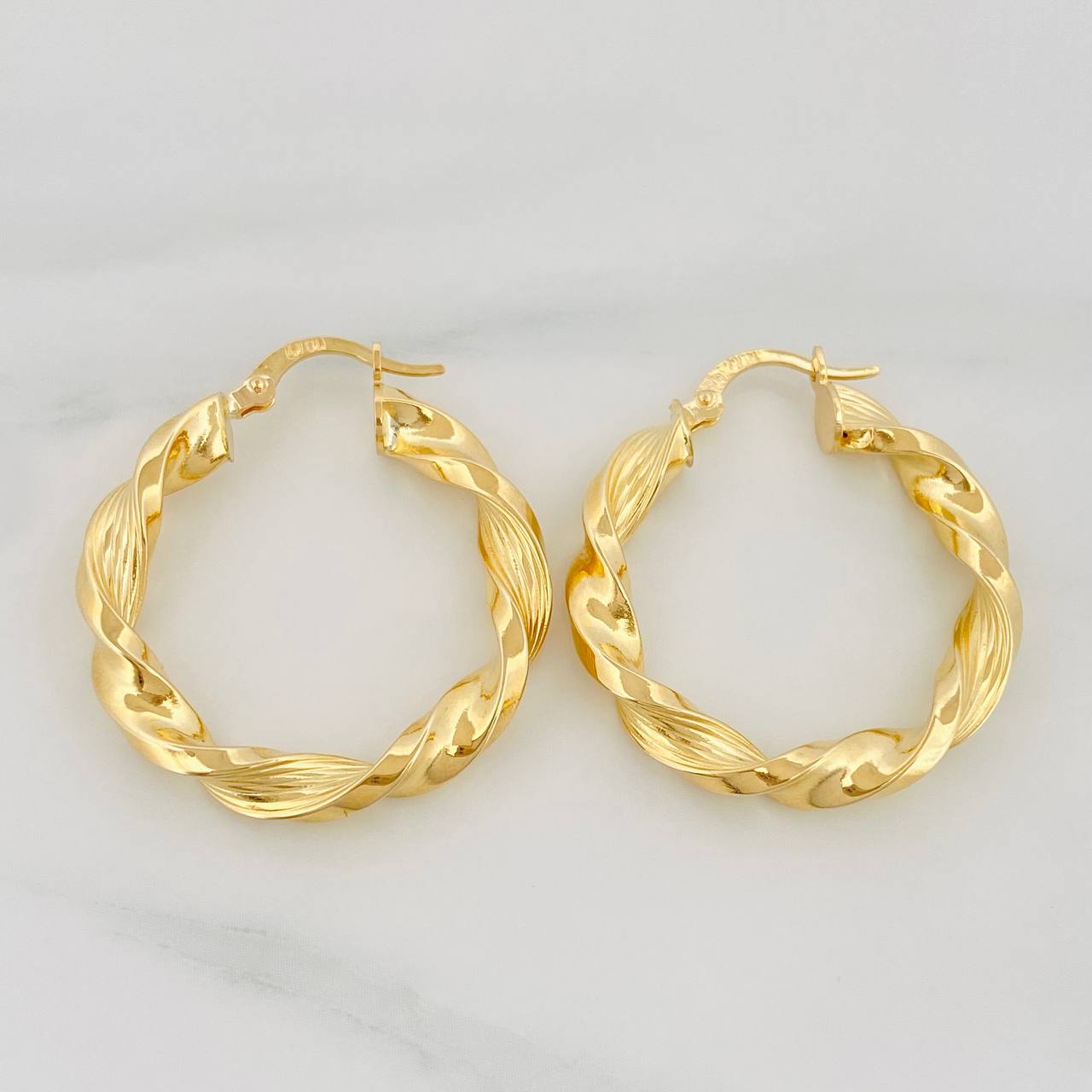 Hoop Earrings Jenn 3.95 g / 1 1/4 in 18K Yellow Gold