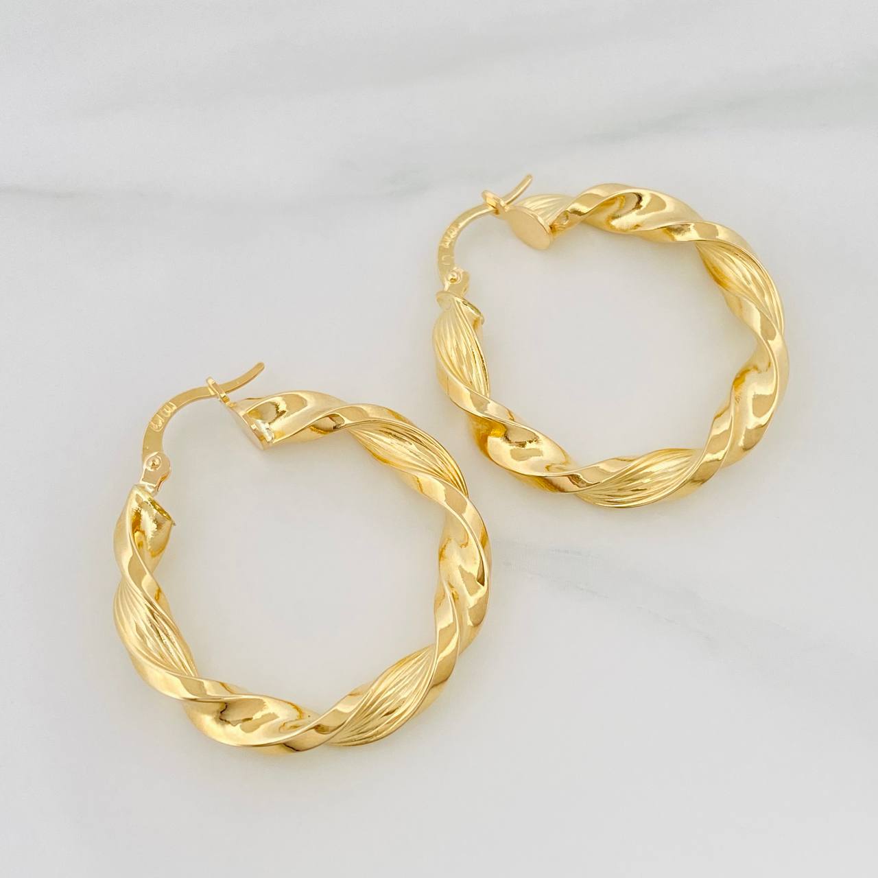 Hoop Earrings Jenn 3.95 g / 1 1/4 in 18K Yellow Gold