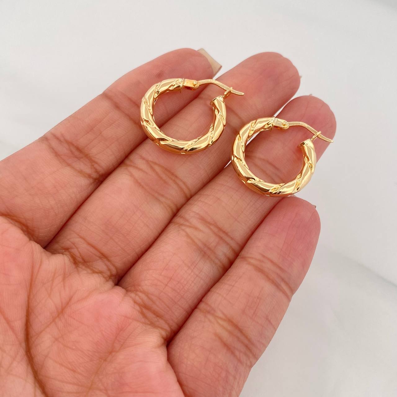Candongas Sol 1.9 g / 3/4 in Oro Amarillo 18K