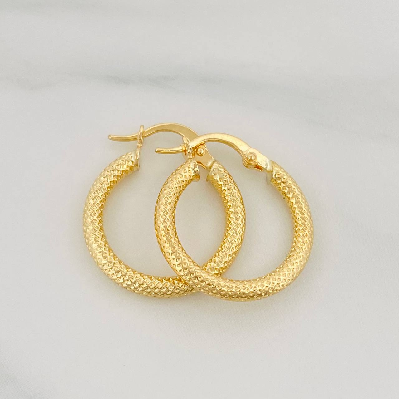 Candongas Tefi 1.9 g / 3/4 in Oro Amarillo 18K