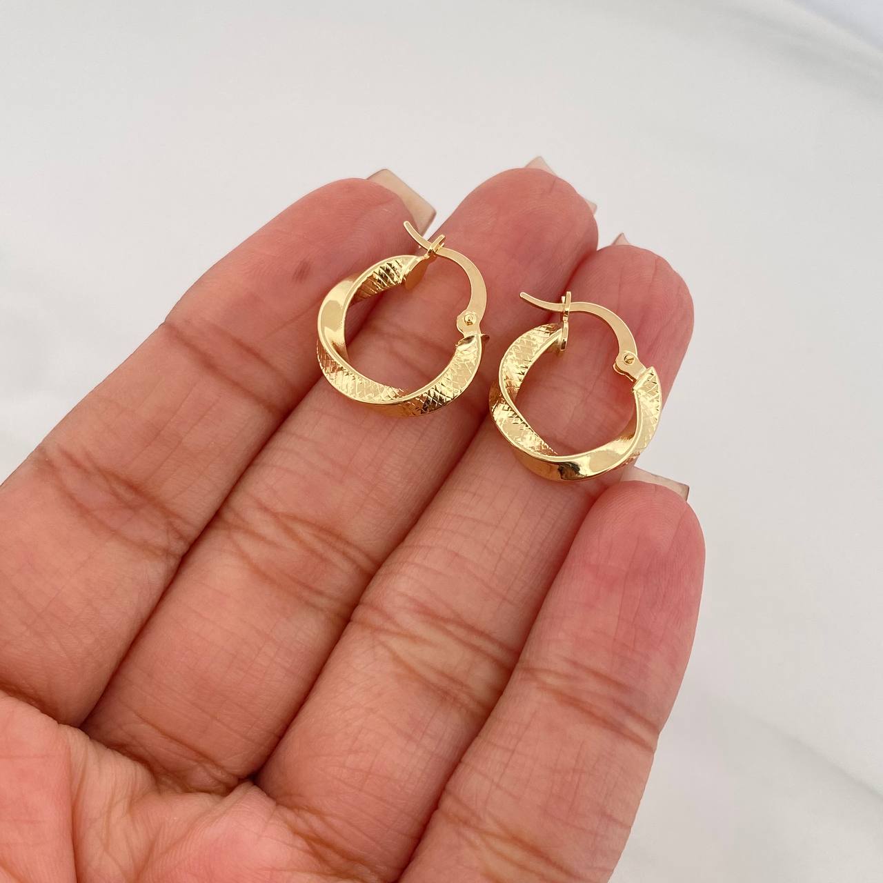 Hoop Earrings Remi 1.6 g / 3/4 in Yellow Gold 18K