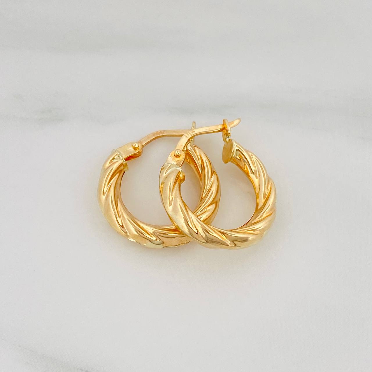 Candongas Celestine 1.75 g / 3/4 in Oro Amarillo 18K