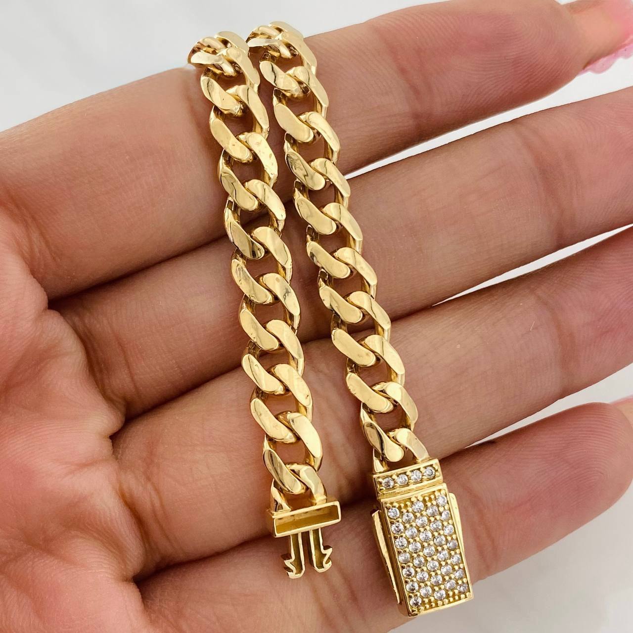 Bracelet Cubana 9.8g / 7 3/4 in / 6.53mm Yellow Gold 18K